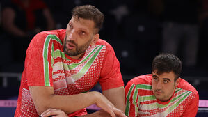 '바닥 취침' 키 246㎝ 이란 선수, 침대 생겼다