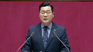 박찬대 "의료대란 비상협의체 &middot; 4년 중임제 개헌 제안"