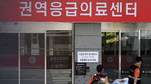 응급실 16곳 거부, 100ｍ 옆에 두고 딴 데로&hellip;'뺑뺑이' 속출
