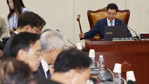 야당, '지역화폐법' 행안위 강행 처리&hellip;여당 "세금 살포 악법"