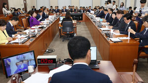 '지역화폐법' 행안위 강행 처리&hellip;여당 "세금 살포 악법" 반발