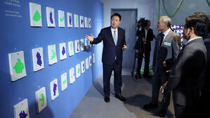 윤 대통령, 광주비엔날레 아시아관 방문