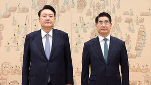 충암고 이사장 "윤 대통령&middot;김용현, 부끄러운 졸업생&hellip;항의 전화 빗발"