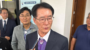 박우량 신안군수 항소심도 직위상실형&hellip;집유로 법정구속 면해