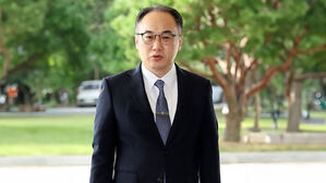 이원석 "현명치 못한 처신이 범죄는 아냐&hellip;수심위 존중"