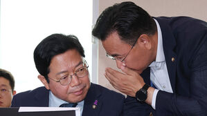 김 여사&middot;채 해병 특검법, 야당 단독으로 법사위 소위 통과