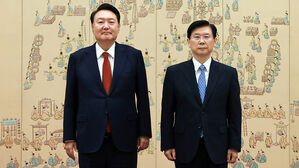 윤 대통령, 박종준 신임 경호처장에 임명장 수여