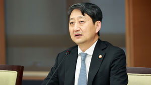 산업장관 "탄소중립 대안으로 원전 중요&hellip;연구 지원 확대"