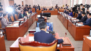 야당, 김건희 &middot; 채 해병 특검법 법사위 의결&hellip;여당 반발 퇴장