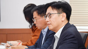 기재부, 해외 인재 유치 간담회&hellip;기업들 "비자 발급 기간 단축 필요"