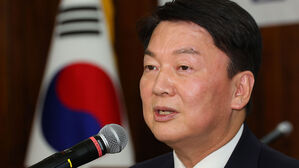 안철수 "2025년 증원 1년 유예해야…윤 대통령 결단 촉구"