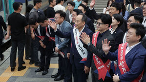 국민의힘, 서울역서 귀성인사&hellip;이후 결식아동 도시락 봉사