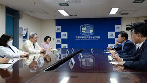 윤 대통령 "의료인력은 최소한의 증원, 오해 말았으면"