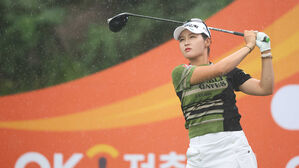 박현경, 시즌 4승 향해 시동&hellip;KLPGA OK저축은행 1R 공동 7위