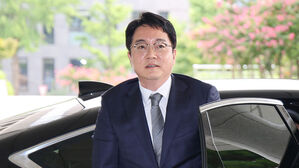 윤 대통령, 심우정 검찰총장에 임명장 수여