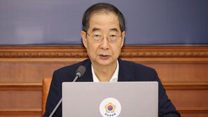한덕수 총리 "전 행정력 동원해 호우 철저 대비&middot;복구" 긴급지시