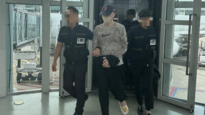 "청첩장 문자 눌렀더니&hellip;" 100억대 베트남 사기단 검거