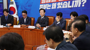 민주 "조국, 부산 팽개치고 호남 집안싸움 주도"&hellip;재보선 견제구