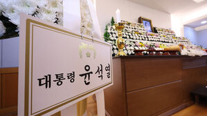 윤 대통령 "장기표, 노동&middot;민주화운동 지킨 진정한 귀감"