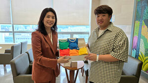 윤 대통령, 다섯쌍둥이 부모에 축하 편지&middot;선물 전달&hellip;"모두의 기쁨"