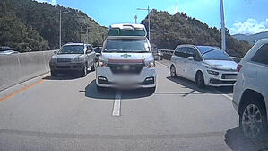 꽉 막힌 도로서 사이렌 울리자&hellip;25km 내달려 응급실 도착