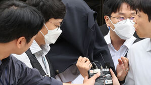 "선봉자 돈벼락 맞게"…블랙리스트 작성자에 돈 보낸 의사들