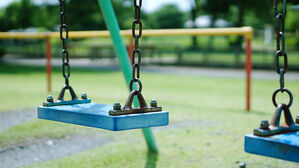 그네 탄 친구 밀어 전치 32주 중상&hellip;법원 "2억 배상"