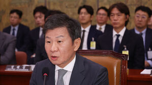 국회 간 정몽규 축협회장 "음모 꾸미거나 실상 감춘 적 없어"