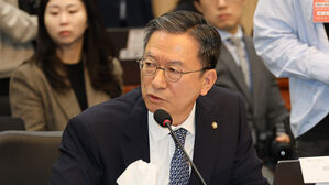 정성호 "조국 사면&middot;복권 필요&hellip;본인과 가족 처벌 불균형&middot;과도"