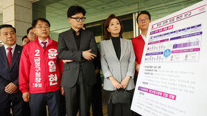 한동훈？국민의힘 대표가 27일 부산 금정구 옛 침례병원을 찾아 부산시로부터 부산지역 의료 현안을 보고 받고 발언하고 있다. (사진=연합뉴스)