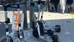 거리 곳곳 널브러진 전동킥보드&hellip;칼 빼든 지자체들