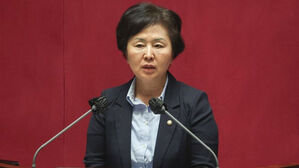 검찰, '정치자금법 위반' 김영선 전 의원 자택 압수수색