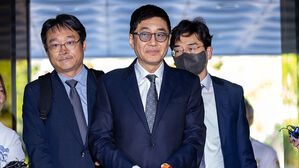 '태광그룹 횡령&middot;배임 혐의' 이호진 전 회장, 김기유 전 의장 송치