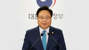 복지부 "취약계층 보호&middot;필수의료 유지 최선"