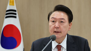 윤 대통령 "중동 사태, 우리 국민 보호 최우선&hellip;안전에 모든 조치"