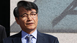 최재영 목사 첫 재판&hellip;불법 선거운동 혐의 인정