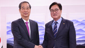 의장 "정부 유연해야"…총리 "여야의정 조건 없이 만나자"