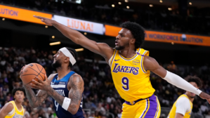 브로니, 아버지 르브론 앞에서 NBA 시범 경기 데뷔전