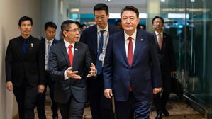 '싱가포르 순방' 윤 대통령 "의료개혁 흔들리지 않을 것"