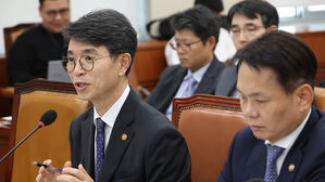 "환경부, 일회용컵 무상제공 금지 검토&hellip;보증금제는 자율로"