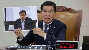 [바로이뉴스] "못 벗겠다" 또 버틴 '마스크맨'&hellip;'국정원 출신'이라서?