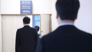경찰, 김진하 양양군수 압수수색&hellip;청탁금지법&middot;강제추행 등 혐의