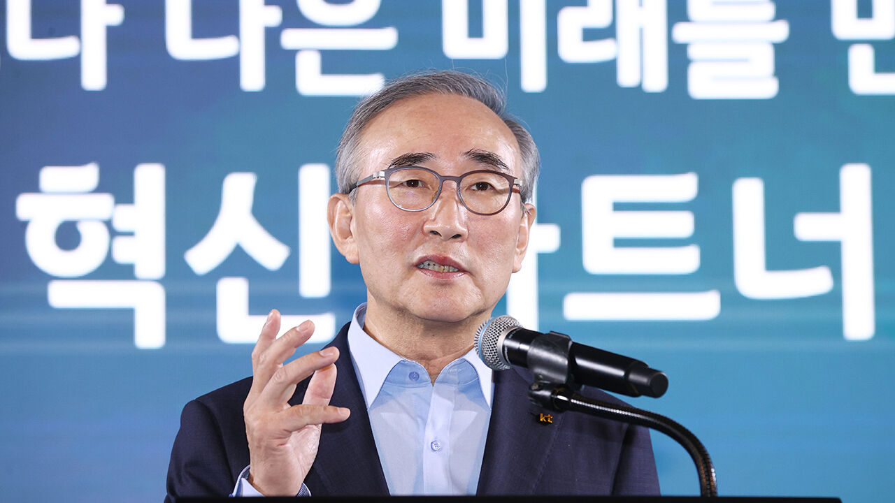 10일 열린 AICT(인공지능+정보통신기술) 사업전략 기자간담회에서 인사말을 하고 있는 김영섭 KT 대표 (사진=연합뉴스)