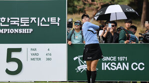 [KLPGA 동부건설-한국토지신탁챔피언십] 방신실 첫날 공동 선두