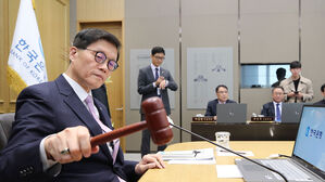 [속보] 기준금리 0.25%p 인하&hellip;38개월 만에 통화 완화
