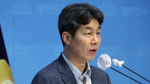 윤건영 "검찰, 어제 김정숙 여사에 소환장&hellip;정치탄압&middot;망신주기"