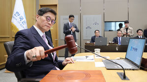 국고채 금리, 기준금리 인하에 소폭 하락&hellip;"추가 인하 시기 촉각"