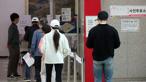 재보선 사전투표율 첫날 3.55%&hellip;서울교육감 3.16%