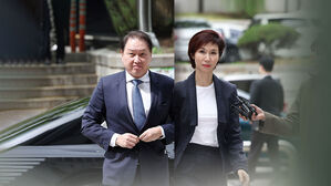 최태원&middot;노소영, 오늘 둘째 딸 결혼식에 나란히 참석한다