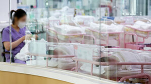 아이 낳을 수 있는 '동네 산부인과' 10년 새 절반으로 급감